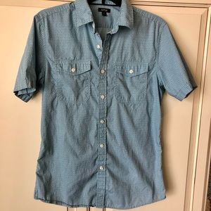 Men’s APT.9 blue pattern shirt - size small